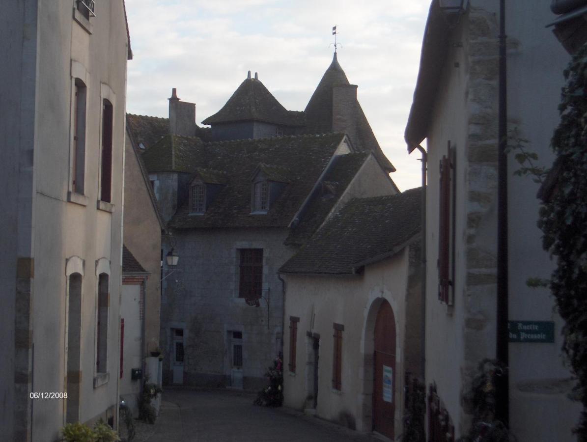 Auberge De La Tour Mennetou-sur-Cher Bagian luar foto