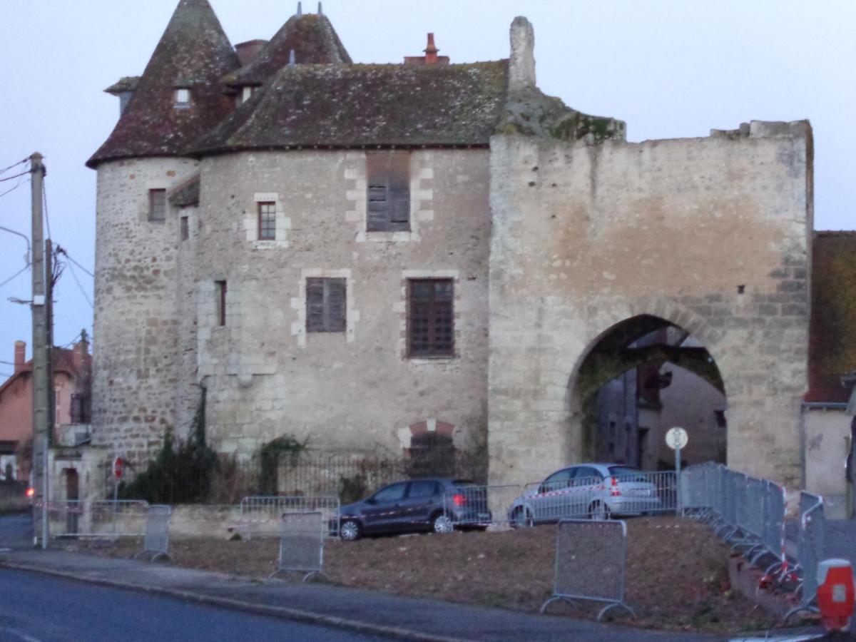 Auberge De La Tour Mennetou-sur-Cher Bagian luar foto